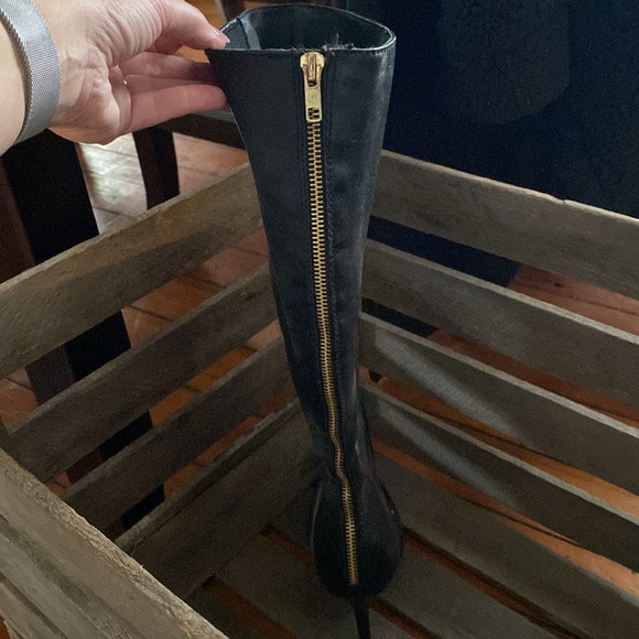 Steve Madden Black leather stiletto heel boot w/gold Zippers on back. New. - Picture 4 of 7